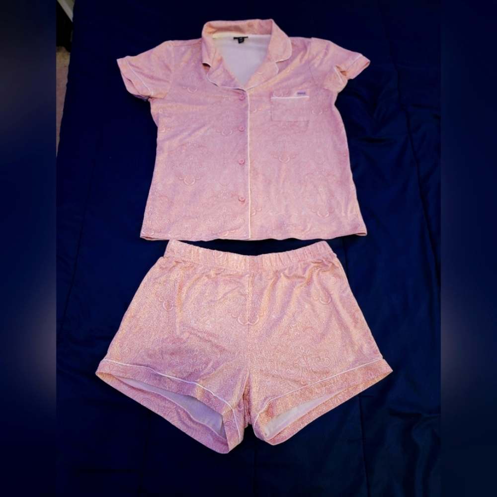 Tahari pajama set